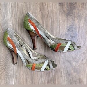 Steve Madden Saavoy Retro Color Scheme Peep Toe Pump Size 7.5 NWOT